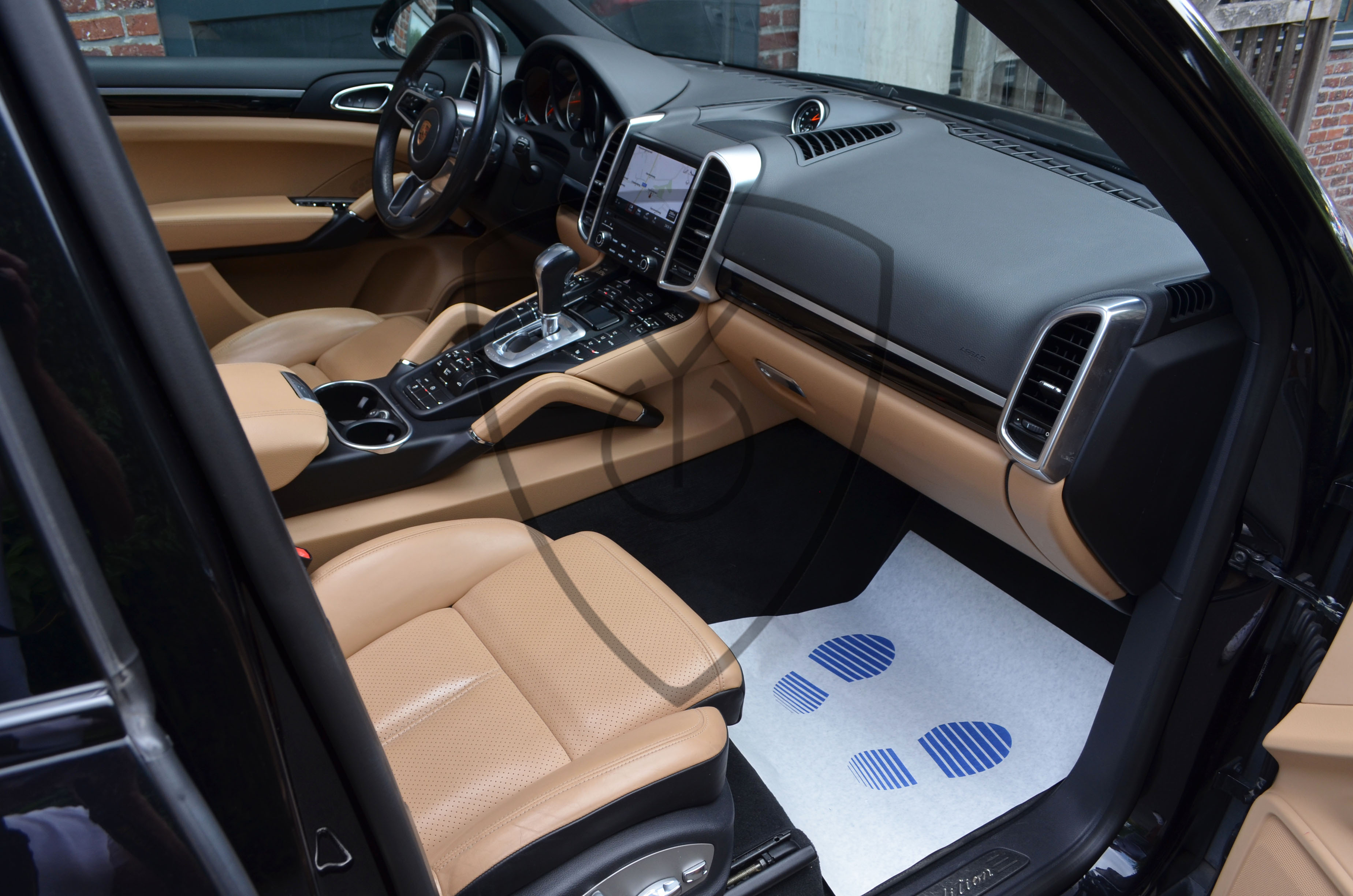 PORSCHE CAYENNE 3.0D PLATINIUM — image 8